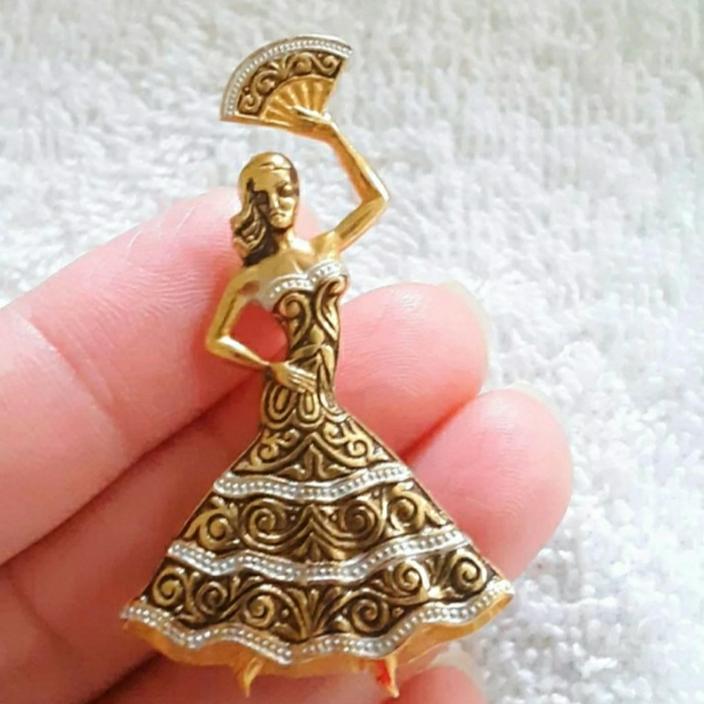Beautiful Brooch Pin